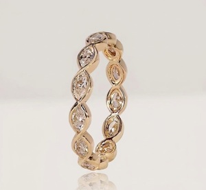 Bague de fiançailles en or pur 14K/18K massif avec diamants de laboratoire taille marquise, alliance de mariage délicate et empilable pour femme - Product Image 6