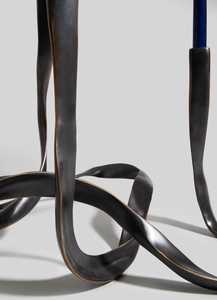 Support à bougies en aluminium fait main Blackbuck avec trois bougies bleues, écologique et durable pour la décoration de la maison - Product Image 4