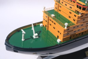 Modèle de navire brise-glace suédois en bois peint à la main ATLE ICE BREAKER, personnalisé pour cadeau d'affaires ou collection - Product Image 3