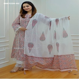 Proveedor de conjuntos de Kurti de muselina y seda de alta calidad con diseño estampado, pantalón y dupatta, de Surat, exportador de moda femenina. - Product Image 1
