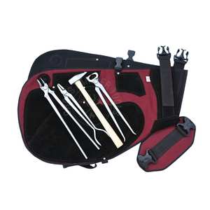 ชุดเครื่องมือช่างตีเหล็กสำหรับงานเกือกม้า ประกอบด้วยผ้ากันเปื้อนหนัง คีมจับเหล็กพร้อมหัวตัด ค้อนตีเกือกม้า ที่ดึงรองเท้า ทำจากสแตนเลส - Product Image 1