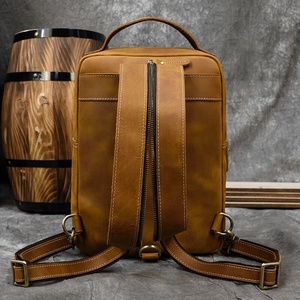 Mochila de cuero genuino de gran capacidad de diseño vintage, bolso de viaje de estilo deportivo para hombre con características de lona para zapatos de estilo vintage, 2017 - Product Image 6