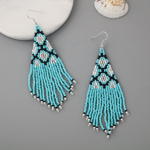 ต่างหูพู่สไตล์โบฮีเมียนวินเทจสำหรับผู้หญิง ประดับด้วยลูกปัดอะคริลิกถักมือ รูปทรงดอกไม้ทันสมัย เหมาะสำหรับงานปาร์ตี้ งานแต่งงาน ของขวัญ เครื่องประดับ - Product Image 2