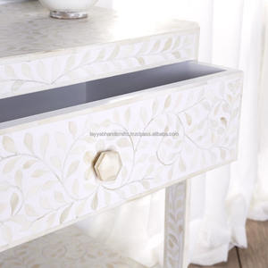Muebles con incrustaciones de hueso de lujo Mesa auxiliar de estilo moderno para dormitorio o sala de estar para uso doméstico de la India - Product Image 4