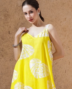 Kurti y pantalón rectos florales amarillos KV (Conjunto de 2 piezas) - Product Image 1