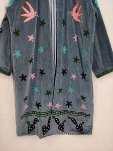 เสื้อแจ็คเก็ตยาวปักลายกำมะหยี่สุดพิเศษ – ลายหัวใจศักดิ์สิทธิ์, เสื้อโค้ทแฮนด์เมดสไตล์โบโฮ, เสื้อโค้ทยาว - Product Image 2