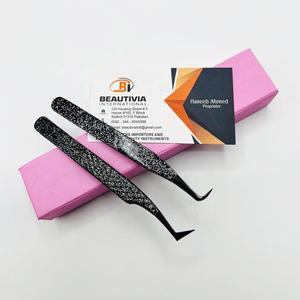 Pince à épiler à extension de cils à paillettes argentée noire avec logo personnalisé Pince à épiler personnalisée à pointe noire et poignée en diamant en acier inoxydable - Product Image 1