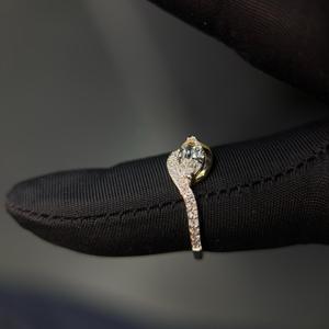 Bague en diamant de qualité supérieure cultivé en laboratoire avec une taille ronde, idéale pour les collections de fiançailles, de mariage et de mariée, ainsi que pour les marques à label privé. - Product Image 5