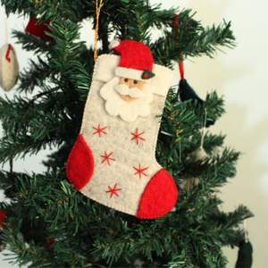 Calcetín Navideño Ecológico de Fieltro con Detalles Cosidos a Mano, Diseño Artesanal de Santa Claus - Product Image 6