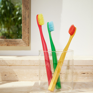 Cepillo de Dientes Coreano Smize Extra Suave con Cerdas de Grafeno Antibacterianas, Tamaño de Viaje, Ergonómico - Product Image 2