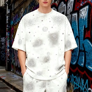 Nouveau T-shirt Homme Oversize Tendance avec Strass et Motif Unique Effet Délavé - Product Image 1