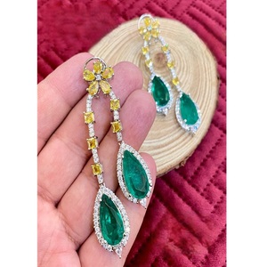 Boucles d'oreilles en laiton plaqué argent avec zircon de qualité supérieure, magnifiques boucles d'oreilles Kundan pour femmes et filles, pour les soirées et les occasions spéciales - Product Image 1