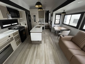 Nouveau 2025 F-o-r-e-s-t R-i-v-e-r Wildwood H-e-r-i-t-a-g-e G-l-e-n 325RL - Product Image 6