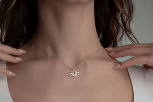 Collar con Colgante de Plata de Ley con Diseño de Loto Delicado y Natural, Chapado en Rodio, para Mujer, para Compromiso, Boda, Fiesta, Uso Diario - Product Image 4