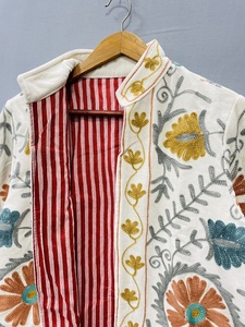 Veste en laine florale brodée à la main de qualité supérieure, col montant, manches longues, style décontracté chaud pour l'automne - Product Image 4