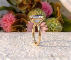 Anillo de Compromiso de Lujo con Moissanita Corte Esmeralda de Lurba Jewels, Chapado en Oro de 18k sobre Plata de Ley, con Engaste de Garras, para Mujer - Product Image 2