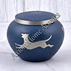 Urne commémorative pour animaux de compagnie luxueuse et gravée sur mesure avec surface lisse pour préserver les animaux bien-aimés de Axiom Home Accents - Product Image 2