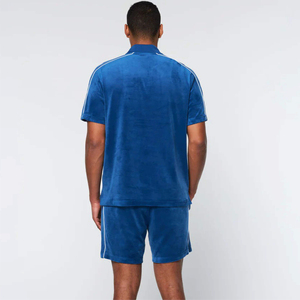 Chemise Homme Bleue en Velours à Manches Courtes Couleur Unie Décontractée Respirante en Polyester Tricoté 220g avec Logo Frontal et Détails Bordés Blancs - Product Image 5