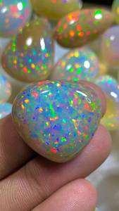 Opale d'Éthiopie naturelle de grande taille, multicolores, effet feu arc-en-ciel, opales Welo - Product Image 2