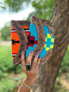 Pochette en cuir usiné aztèque occidentale véritable fait à la main Vintage marron outillage sac à main Unique pochette en cuir matelassé aztèque femmes - Product Image 4