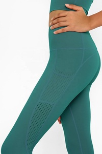 Vêtements de sport grande taille avec logo personnalisé pour femmes ensembles d'entraînement de fitness et de gymnastique bout à bout été vêtements de sport à motif solide vêtements en gros - Product Image 4