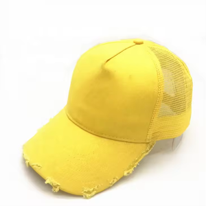 Gorra de béisbol de malla de 5 paneles ajustable amarilla lisa personalizada al por mayor para gimnasio y exteriores con bordado 3D 2026 - Product Image 1