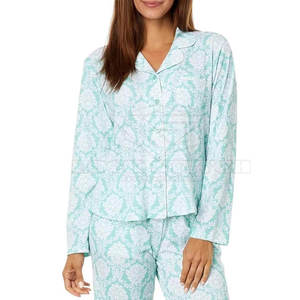 Ensemble de vêtements de maison pour femmes en tricot avec logo sur le devant, haut à manches longues et pantalon, vêtements de nuit doux et confortables, ensemble de détente d'hiver - Product Image 3