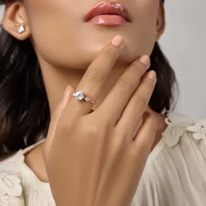 Bague solitaire florale ronde avec pierre marquise latérale, bague en diamant de laboratoire spéciale pour femmes, clarté D-E VVS-VS, certifiée IGI. - Product Image 5