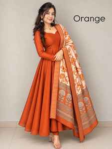 Vestido kurta tradicional de seda con estampado digital, largo hasta el suelo, de secado rápido, corte regular, para mujer, ideal para fiestas, bodas, Diwali y uso casual. - Product Image 3