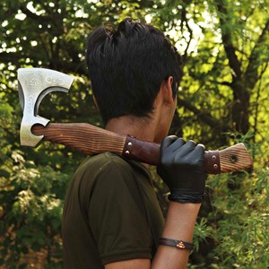 Hache tactique à double lame en acier forgé THEWIZ CRAFTS avec manche en bois pour la survie en plein air et le camping - Product Image 5