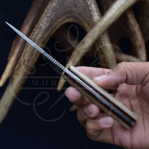 Couteau de chasse artisanal en acier Damas, manche en os de bœuf, étui de cowboy - Product Image 3