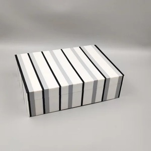 Boîte à bijoux artisanale en résine avec incrustation de coquillages, pour cadeau, boîte décorative, design feuille en résine sculptée - Product Image 5