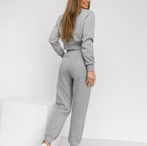 Conjunto Deportivo para Mujer de 2 Piezas, Poliéster, Felpa de 300 GSM, Top Corto de Cintura Alta y Pantalones Relajados con Cordón para Escalada de Montaña - Product Image 4