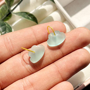 จี้หินอะคาเซโดนีสีฟ้าขัดเงาทำมือ พร้อมห่วงทองสำหรับสร้อยคอและสร้อยข้อมือ - Product Image 4