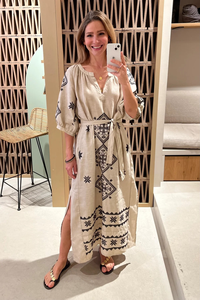 Robe longue bohème ethnique beige à col en V et manches bouffantes, imprimé floral, ceinture, en coton, pour femme, idéale pour l'été et la plage - Product Image 4