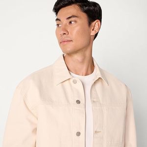 เสื้อแจ็คเก็ตยีนส์สีเบจสำหรับผู้ชาย ทรงปกติ สีพื้น ปิดด้วยกระดุม สไตล์ลำลอง ใส่ได้ในฤดูใบไม้ร่วง - Product Image 3