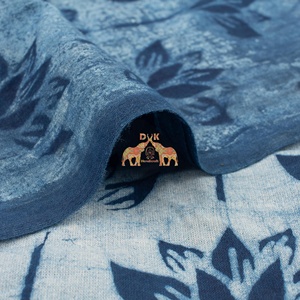 Tissu 100% coton imprimé à la main au bloc, motif floral lotus indigo, artisanal, traditionnel, écologique et respirant - Product Image 3