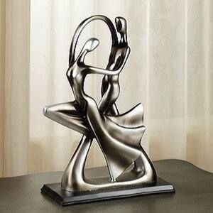 Escultura moderna de aluminio fundido que expresa movimiento fluido, proporciones pensadas y el espíritu de la innovación artística. - Product Image 6