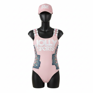 Traje de baño rosa premium para mujer, de poliéster y spandex, con paneles laterales de mezclilla elástica y logotipo bordado con apliques. - Product Image 1