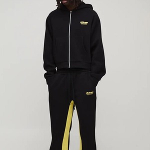Conjunto Deportivo Unisex Oldman Negro, Sudadera con Cremallera Completa y Pantalones Deportivos, Color Sólido, Algodón, Ropa Casual de Otoño con Franja Lateral Amarilla - Product Image 2