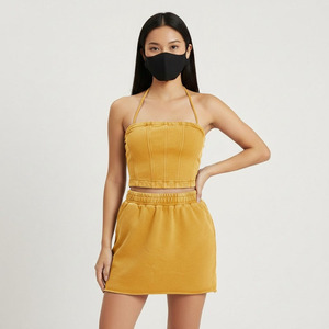 Ensemble de jupes personnalisées OEM tendance pour femmes, comprenant un crop top à capuche avec impression de logo décontractée, idéal pour l'hiver - Product Image 3