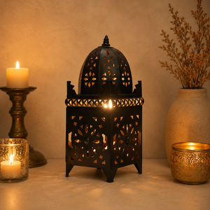 Lanterne en métal de style palais marocain avec dôme floral ajouré, panneaux en verre givré, porte-bougie décoratif pour la décoration du Ramadan - Product Image 4