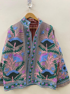 Chaqueta de Terciopelo Bordada Suzani para Mujer, Chaqueta Corta Boho Floral Hecha a Mano, Chaqueta de Diseñador para Festivales - Product Image 2