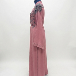 Abaya Elegante de Poliéster Transpirable con Cuentas y Bordado Hecho a Mano para Mujeres Musulmanas, Ideal para Primavera - Product Image 3