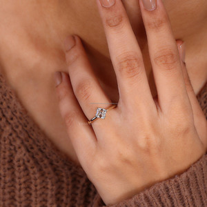 Lab Grown Asscher Cut Solitaire Diamond Anillo de compromiso 10K Oro amarillo sólido Regalo de aniversario de boda simple Certificado IGI - Product Image 4