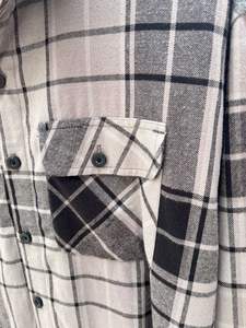 Chemise en flanelle grise brossée matelassée doublée teinte en fil pour homme, chemise de moto personnalisée 100% coton, collection Printemps Dixxon, vente en gros Brass - Product Image 4