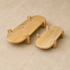 Plateau rectangulaire élégant en bois d'acacia avec poignées dorées et base surélevée – Solution de service haut de gamme pour les maisons modernes - Product Image 5