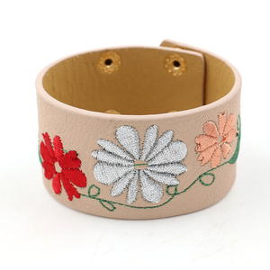 Bracelet large en cuir brodé de chrysanthèmes colorés pour femmes - Product Image 2