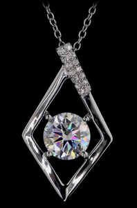 Collier élégant avec pendentif rond en diamant, design ruban torsadé, pierre scintillante, bijoux de luxe, cadeau d'anniversaire pour elle - Product Image 2