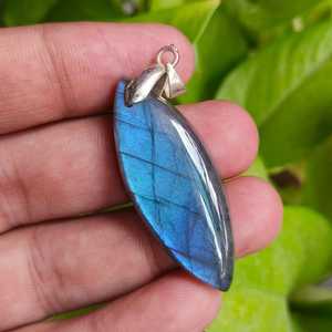 NIKHIL GEMS Pendentif en labradorite de qualité supérieure 44 carats Pierre précieuse bleue naturelle Argent 925 Plaqué or/argent Bijoux vintage unisexe OEM - Product Image 2